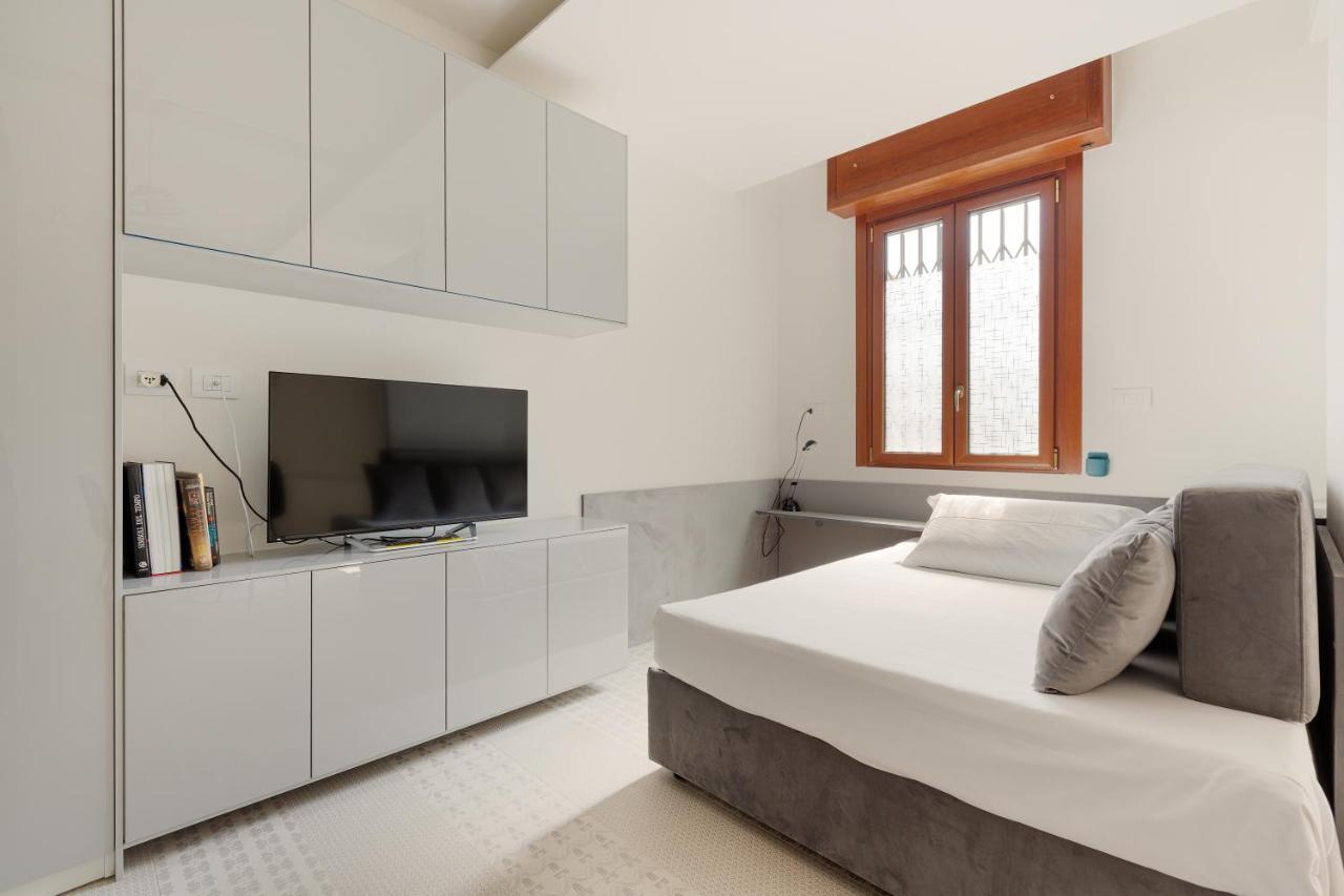 Milano Renovated Studio Apts Экстерьер фото