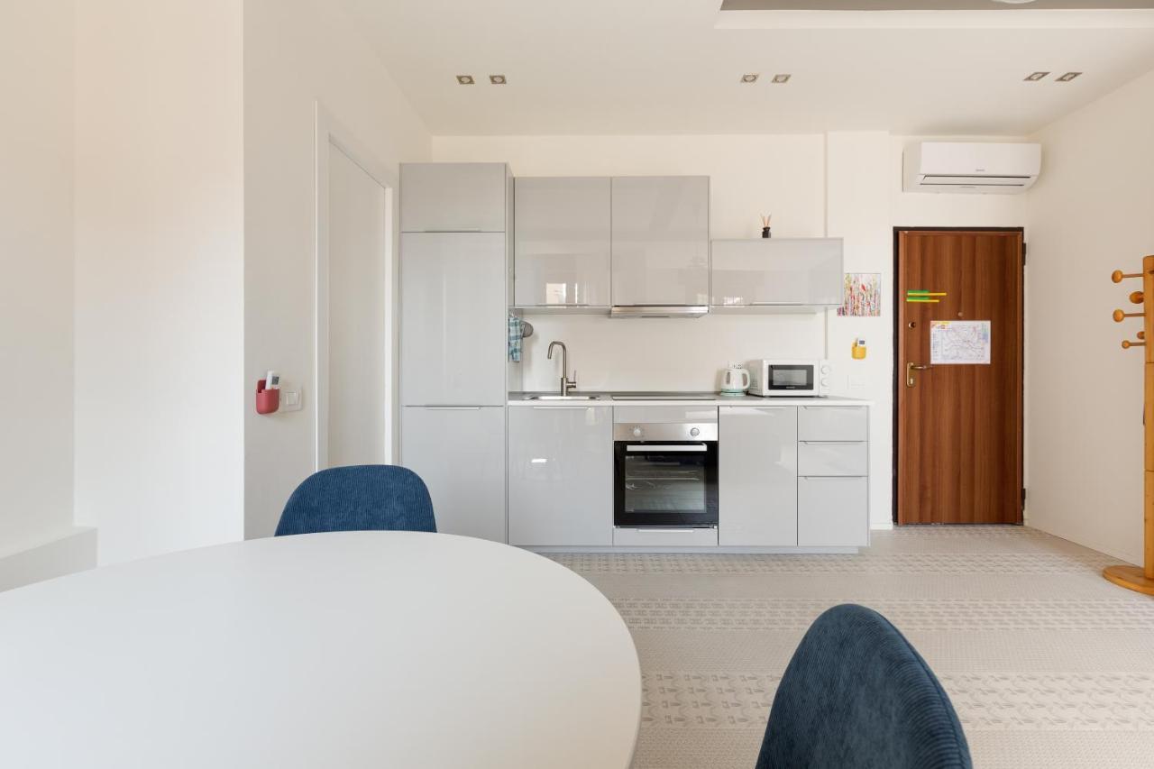 Milano Renovated Studio Apts Экстерьер фото
