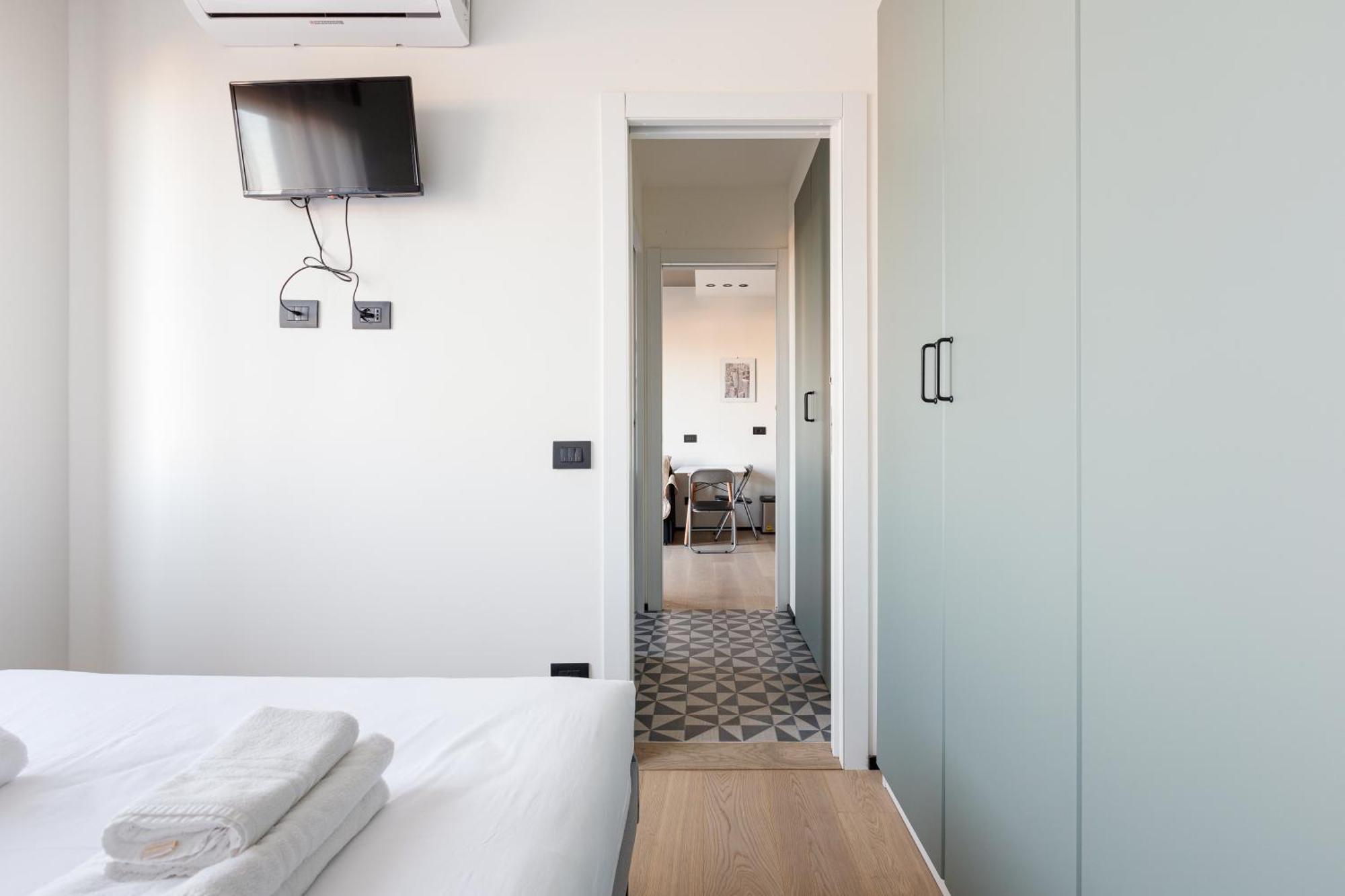 Milano Renovated Studio Apts Экстерьер фото
