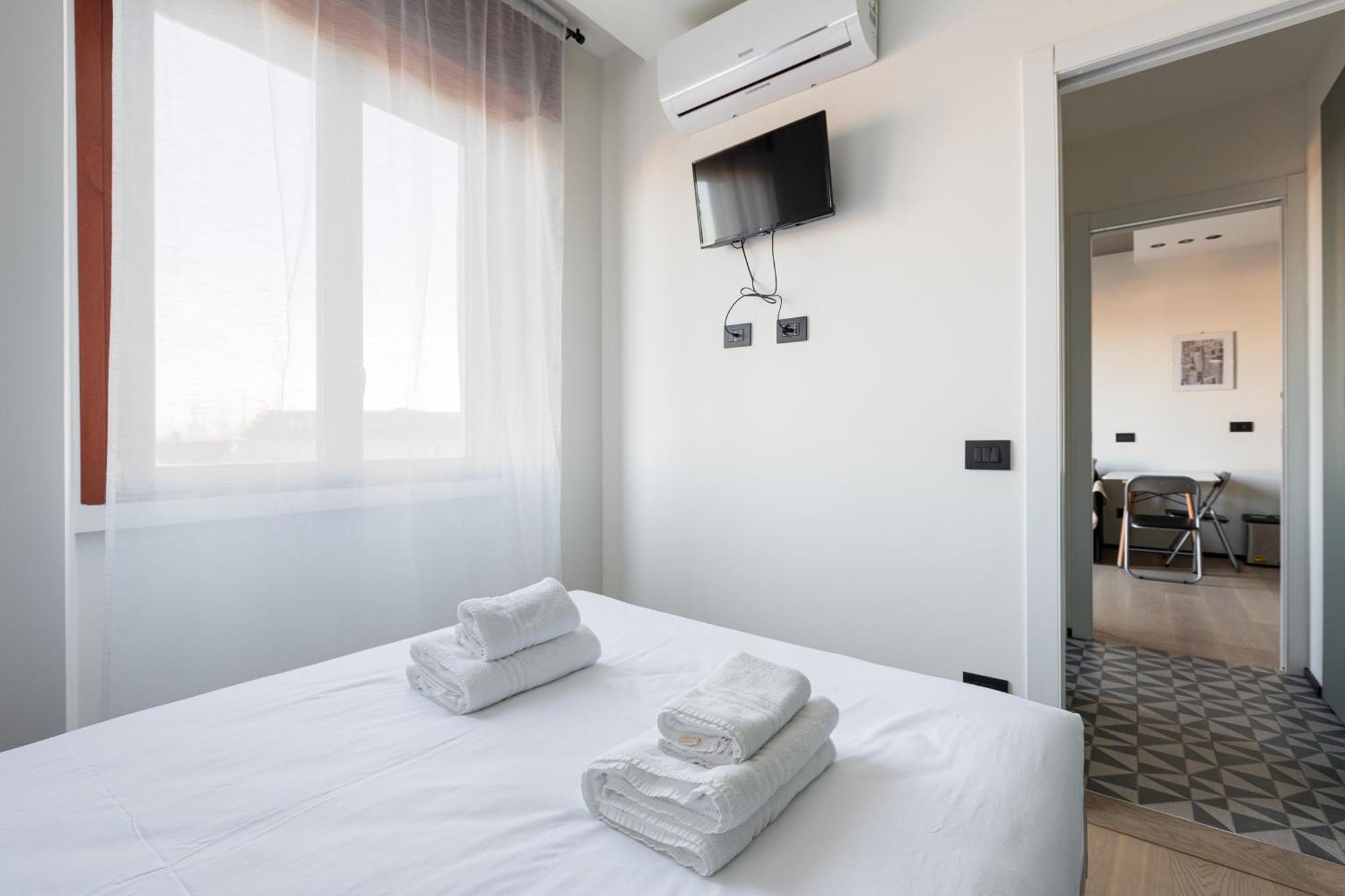 Milano Renovated Studio Apts Экстерьер фото